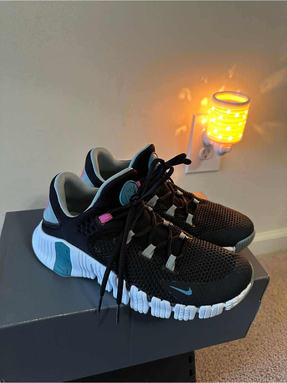 Nike Free Metcon 4, Women’s Athletic Sneakers with Teal and Pink Accents. Size 9